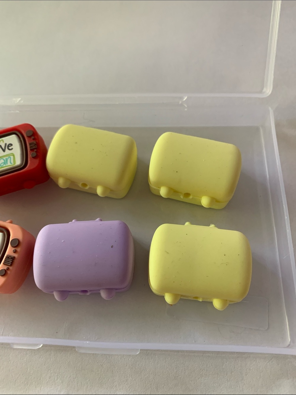 Silicone focal beads shaped like vintage tvs - Picture 4 of 4